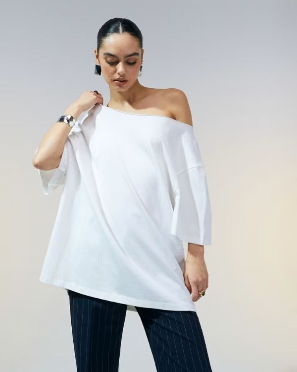 Off-Shoulder oversized t shirt