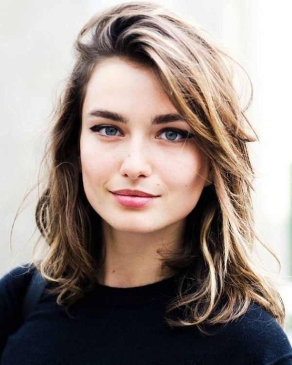 Messy Side-Swept Style